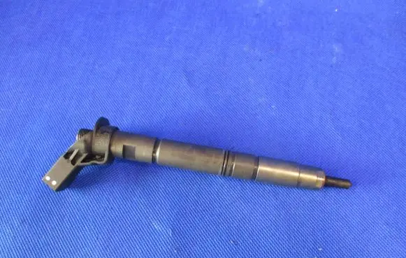 Audi A8 S8 D5 Fuel injector 059130277EN 0445117074