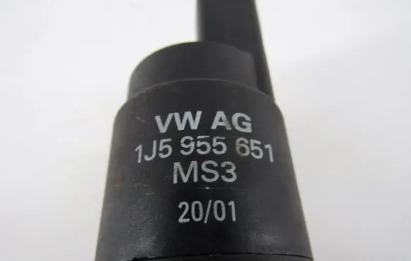 Audi A6 S6 C5 4B Windscreen/windshield washer pump 1J5955651