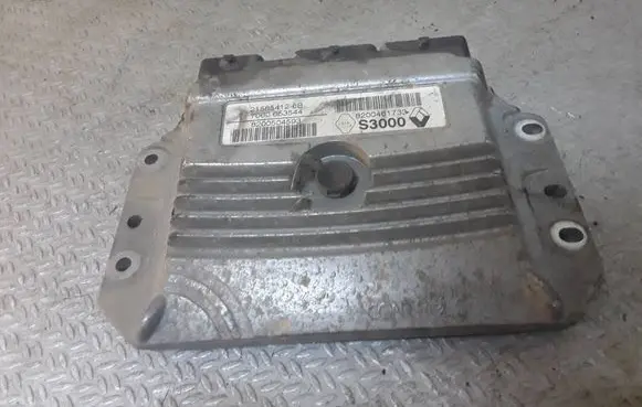 Renault Clio III Engine control unit/module 8200461733 8200504593