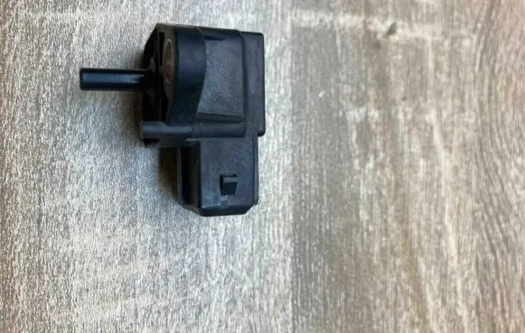 BMW 5 E39 Air pressure sensor 2244674