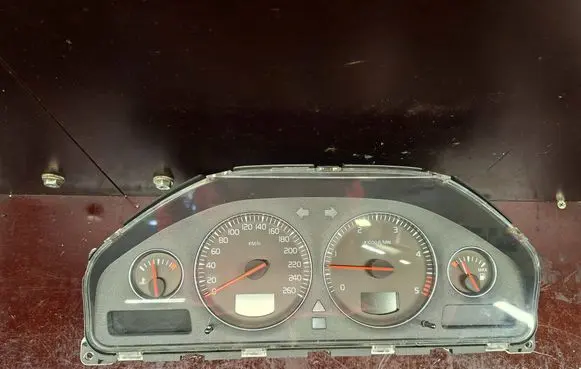 Volvo V70 Speedometer (instrument cluster) 30746102 8602885 69594700T