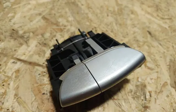 Mercedes-Benz ML W164 Armrest lock A1646800284