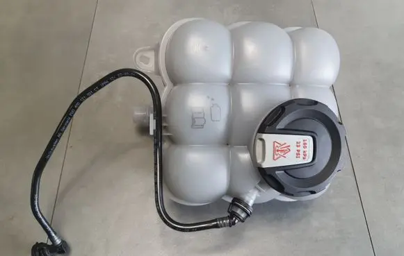 Audi Q8 Coolant expansion tank/reservoir 4M0121405AG