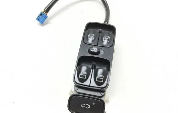 Mercedes-Benz C W203 Electric window control switch A2038210679 220403F1