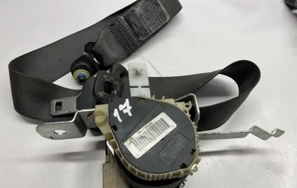 Jaguar S-Type Front seatbelt