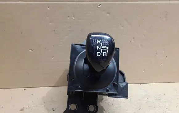 Toyota Auris E180 Gear selector 75C583
