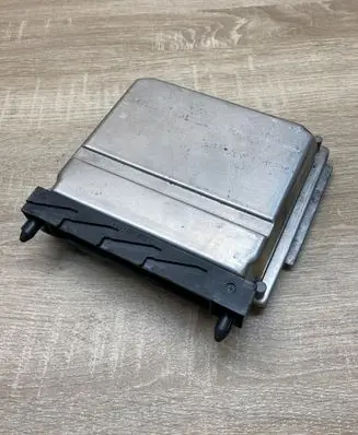 Volvo V70 Engine control unit/module ECU 08667710A 0281010319