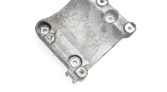 Honda CR-V A/C compressor mount bracket 