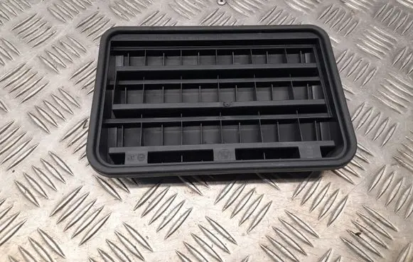 BMW 6 F12 F13 Quarter panel pressure vent 6962293