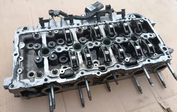 Peugeot 308 Engine head 9812313410