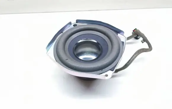 Audi Q7 4M Subwoofer speaker 3611110010