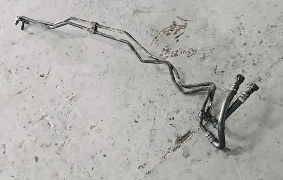BMW 1 E82 E88 Gearbox oil cooler pipe/hose 7572711 7572712