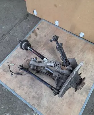 Rear wheel hub spindle/knuckle