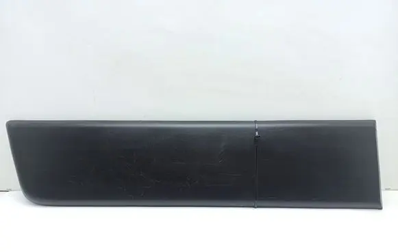 Rear fender molding trim