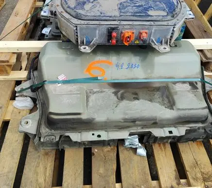 Peugeot 208 II Hybrid / electric car battery 9827789180