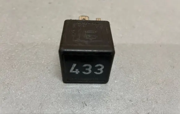 Volkswagen Golf V Other relay 3D0951253A