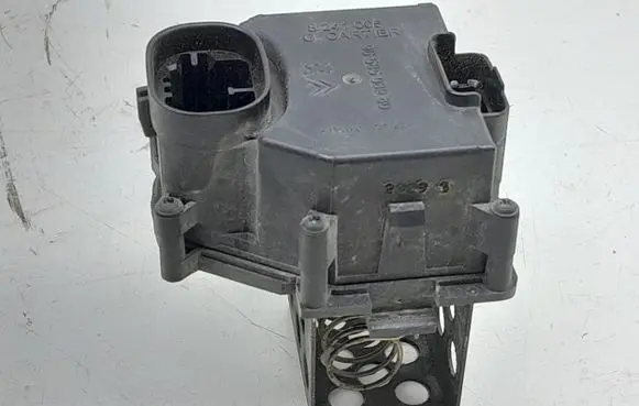 Peugeot 5008 Coolant fan relay 9658508980