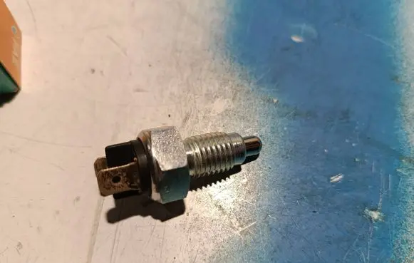 Opel Astra G Reversing light switch sensor 7.6011