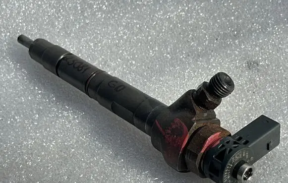 Volkswagen PASSAT B7 Fuel injector 03L130277J