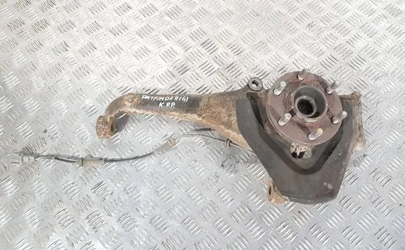 Nissan Pathfinder R51 Front wheel hub