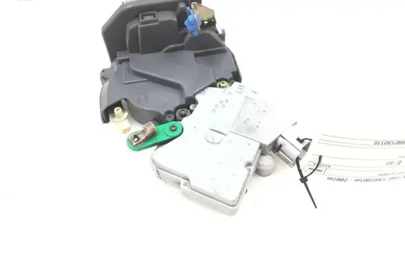 Nissan X-Trail T30 Rear door lock NH11A14R