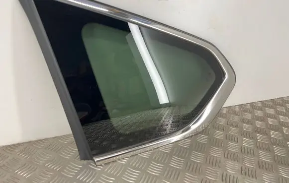 Hyundai Santa Fe Rear side window 87810S1000