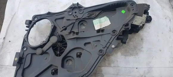 Rear door manual window regulator