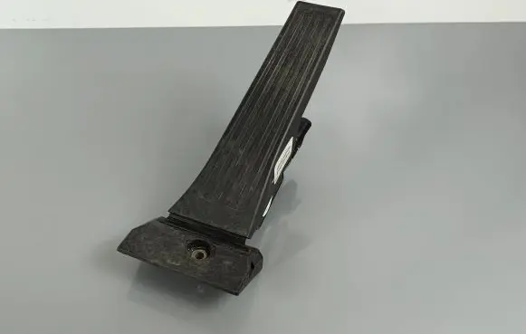 KIA Sorento Accelerator throttle pedal 32700C6110