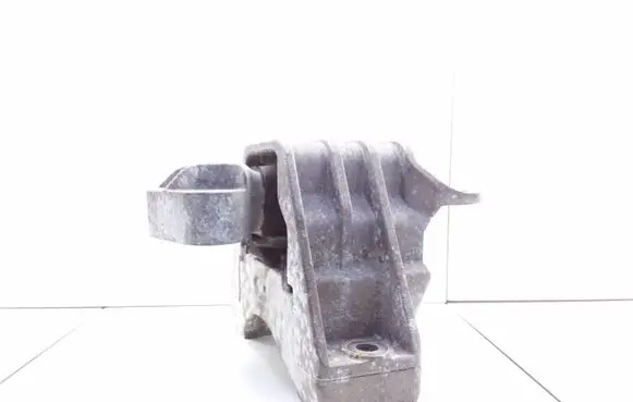 Opel Vectra C Engine mount bracket 210446111