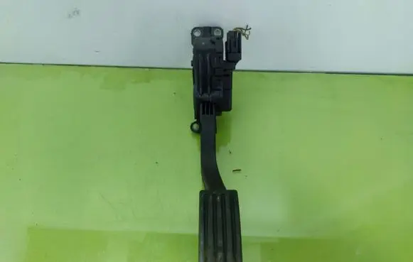 Ford Focus Accelerator throttle pedal 4M519F836AK