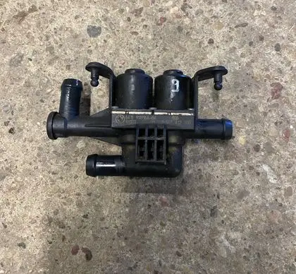 BMW 5 F10 F11 Coolant heater control valve 9119164 1147412200