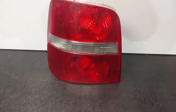 Volkswagen Touran I Rear/tail lights 1T0945095G 1T0945111E