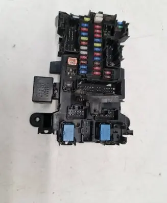 Suzuki Grand Vitara II Fuse module 04090C1276K2 PPTD25P5 1593