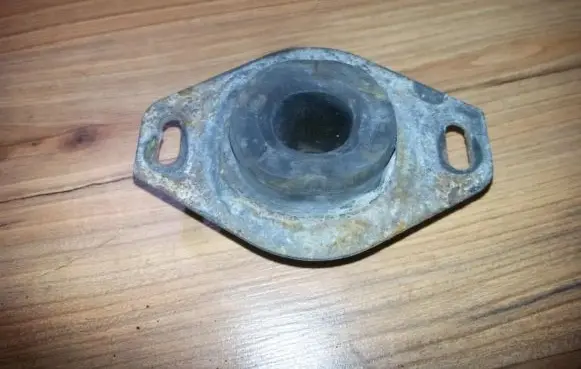 Citroen Berlingo Engine mount bracket