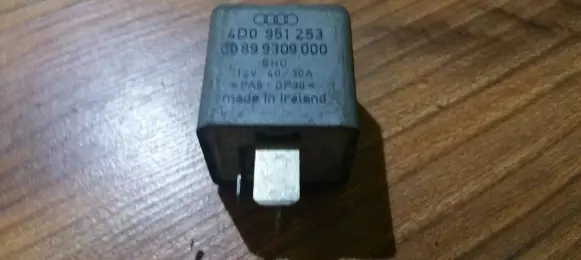 Volkswagen PASSAT B5 Other relay 4d0951253 899309000