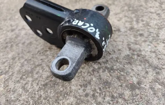 Jeep Grand Cherokee (WK) Front differential bracket 