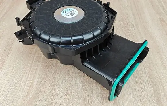 BMW X4 G02 Subwoofer speaker 6811926
