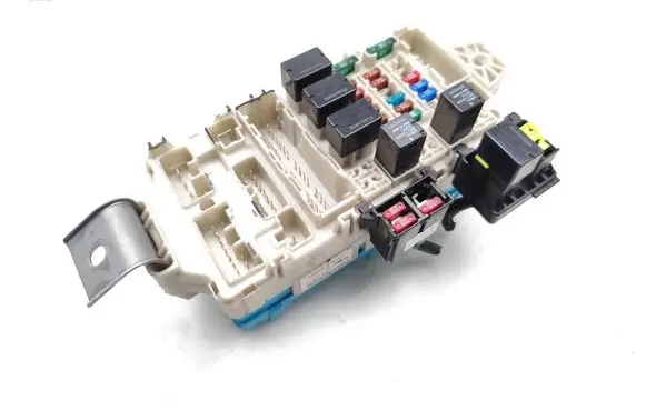 Mitsubishi Pajero Fuse module 8637B121
