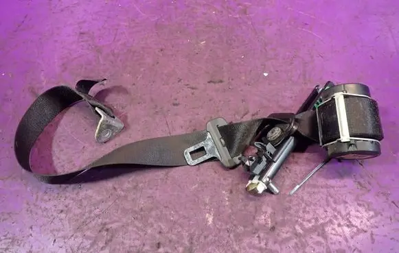 Opel Zafira B Front seatbelt