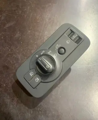 Volkswagen Touareg II Light switch 7P6941431B 290611 748501210000
