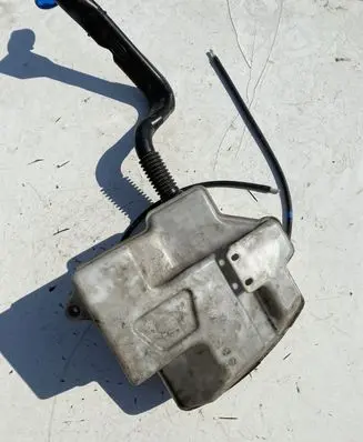 Land Rover Discovery 4 - LR4 Windshield washer fluid reservoir/tank AH2217A645AD