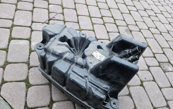 Opel Insignia B AdBlue liquid reservoir 84486479-