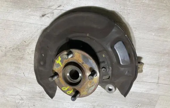 Toyota Yaris Front wheel bearing hub 
