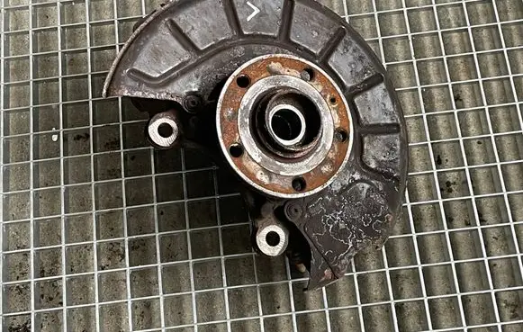 Audi Q3 8U Front wheel hub 1K0365C