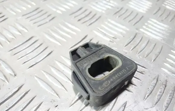 Audi A3 S3 8L Radiator mount bracket 1J0806157A