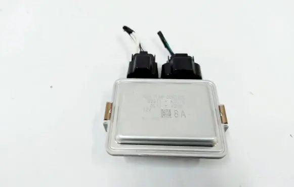 Toyota Yaris XP210 Fuel pump relay 89571-K0010