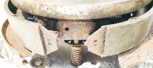 Chrysler Pacifica Handbrake/parking brake pads 