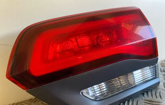 Jeep Grand Cherokee Tailgate rear/tail lights P68368396AF