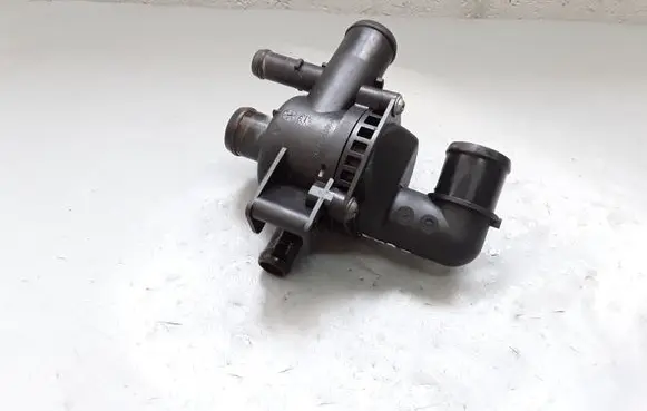 Thermostat/thermostat housing