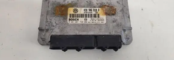 Volkswagen PASSAT B5 Engine control unit/module 038906018P 0281001720